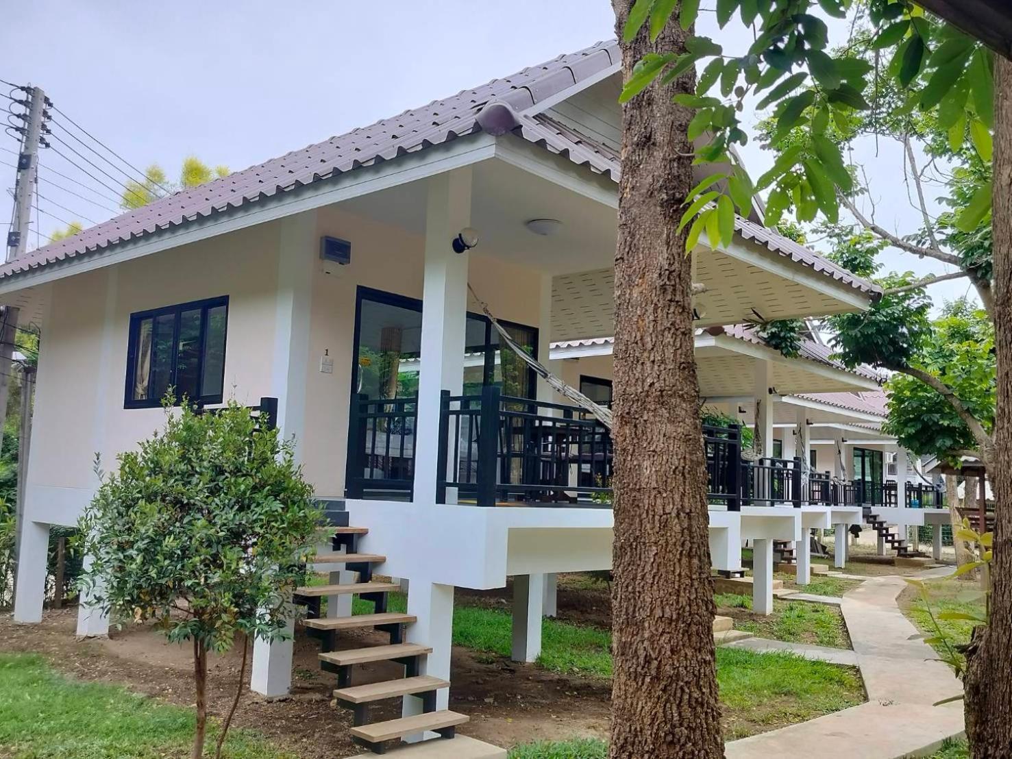 Family Hut Pai Hotel Bagian luar foto