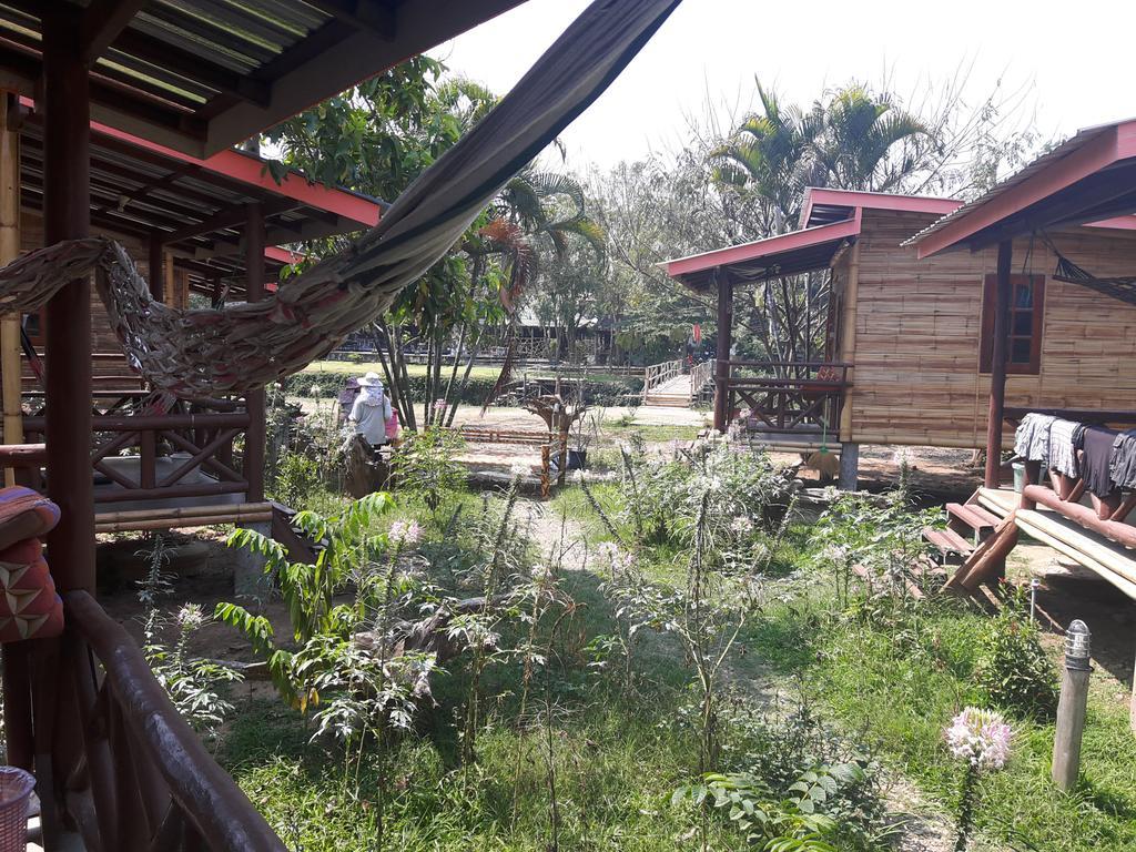 Family Hut Pai Hotel Bagian luar foto