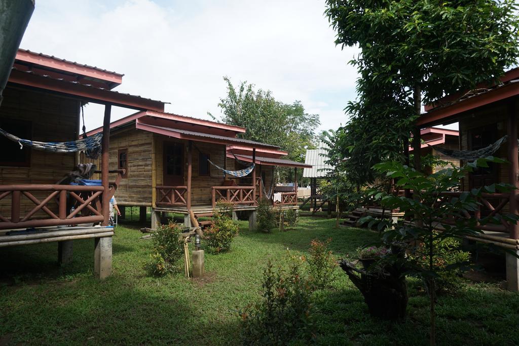 Family Hut Pai Hotel Bagian luar foto